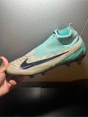 Nike Laceless Soccer Cleat in Mint, Tan, Black and Pink